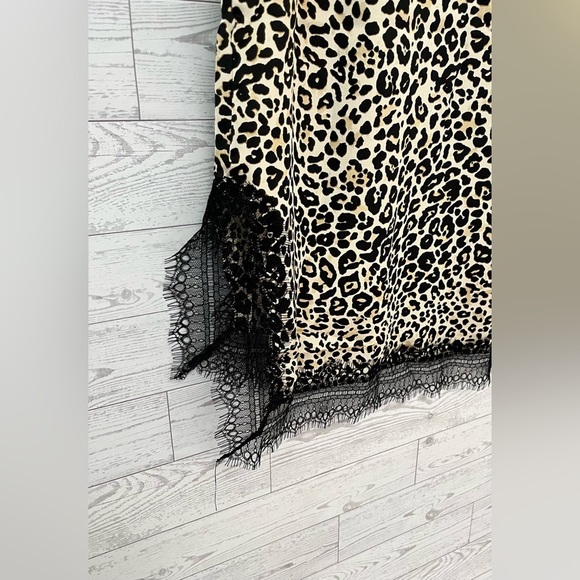 Paparazzi Women's XL Leopard Lace V-Neckline Satin Cami Blouse Black - Picture 9 of 10